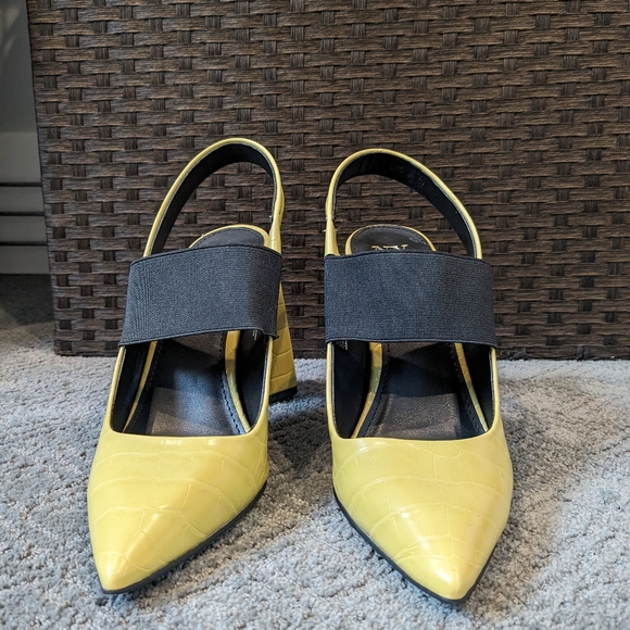 New York & Company sling back pumps. Size 8.5. - Picture 4 of 5